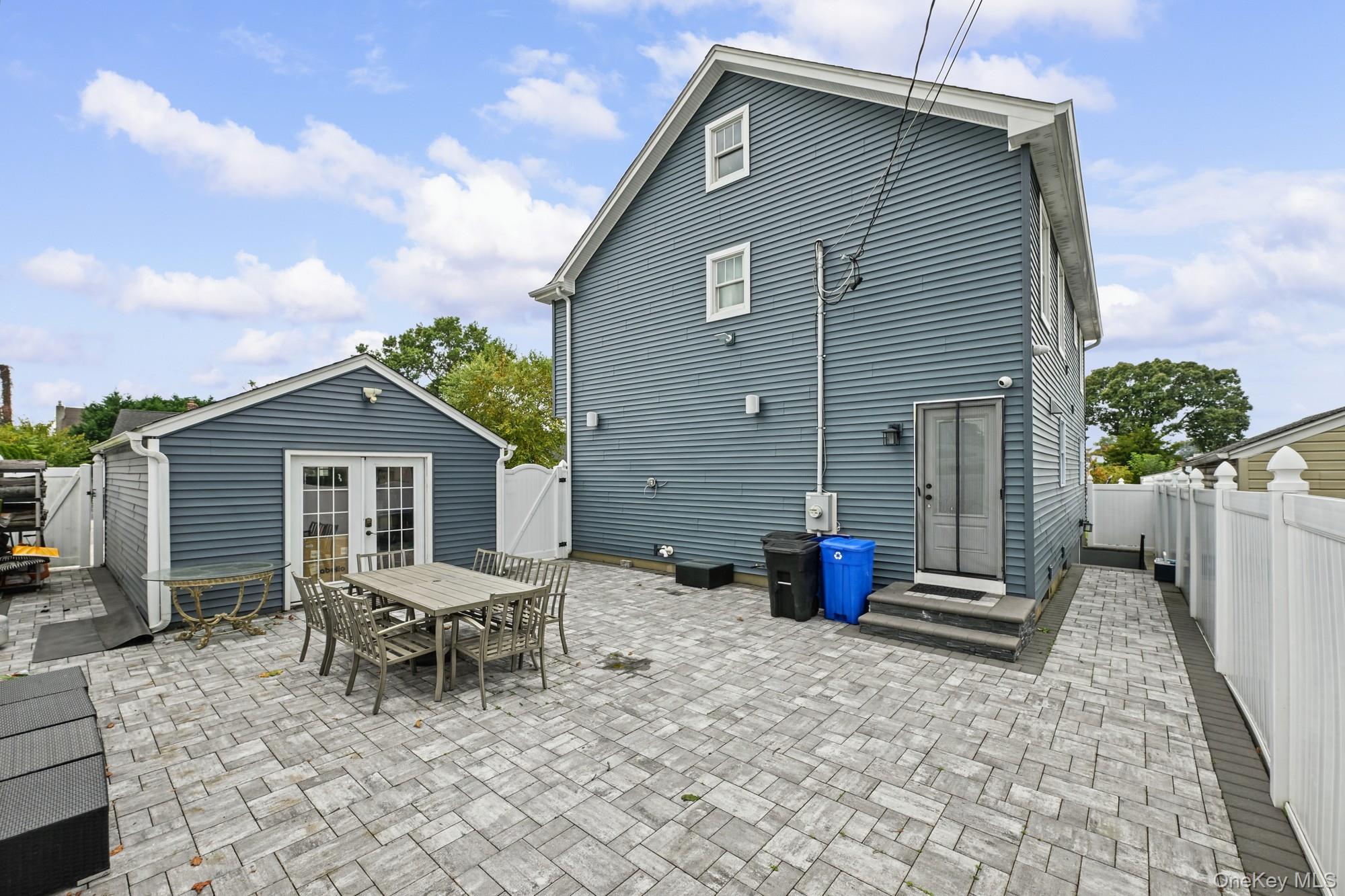 325 Paul Place – For Sale photo 32