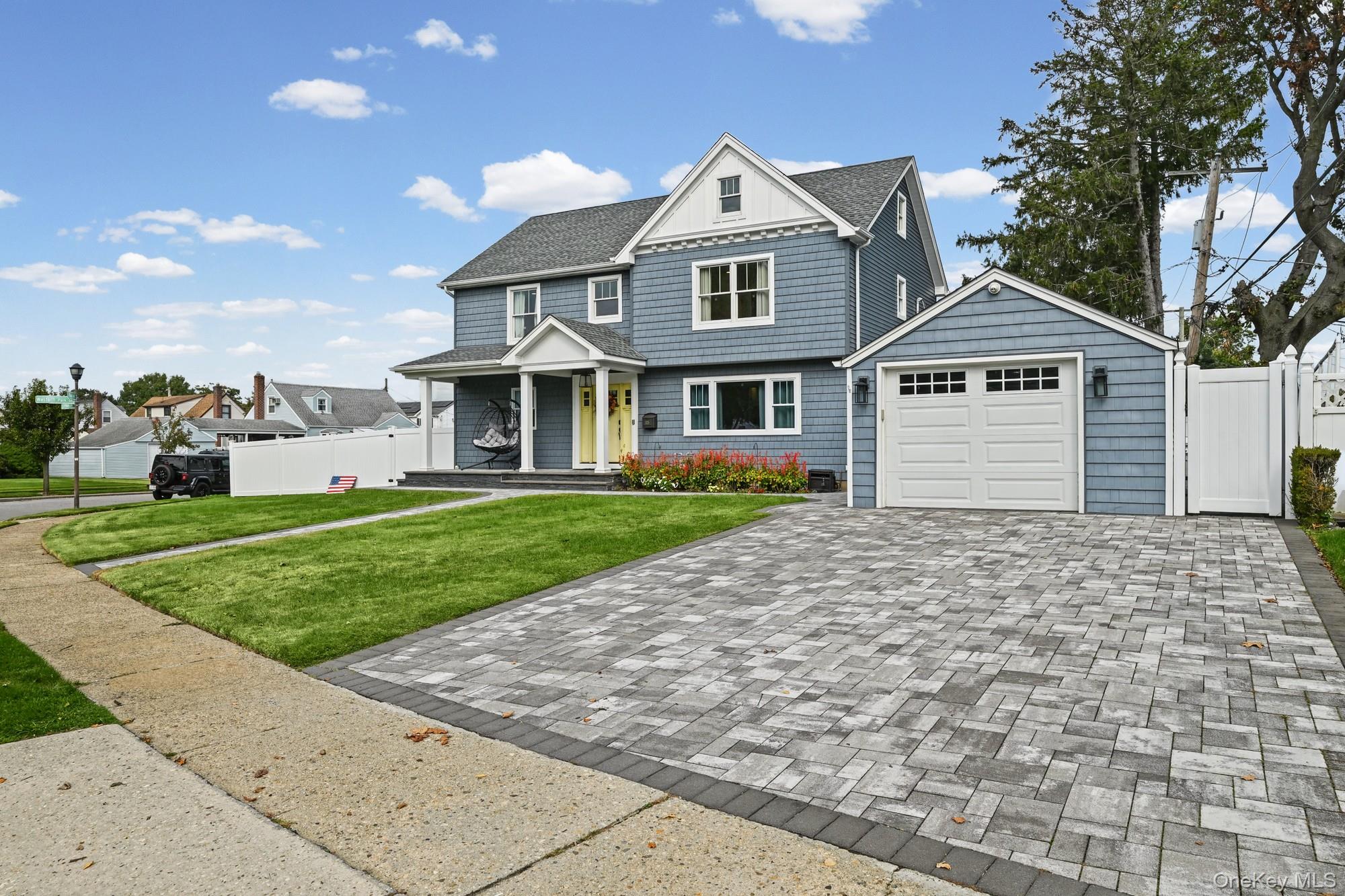 325 Paul Place – For Sale