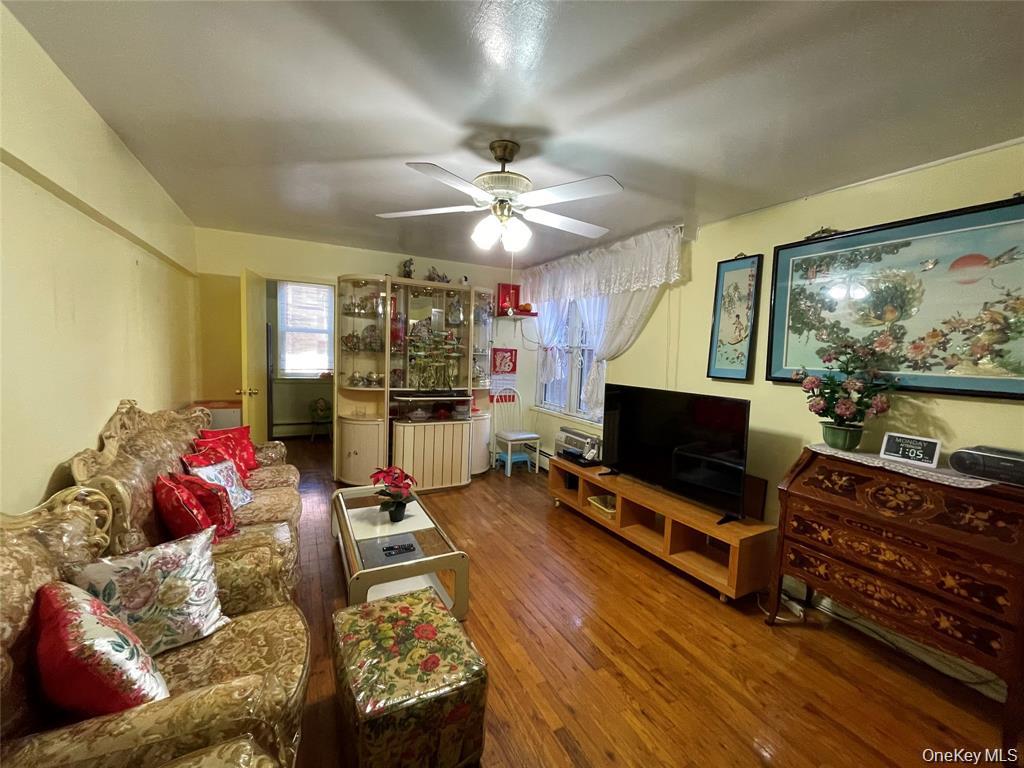 42-42 Colden Street, Unit B21 photo 6