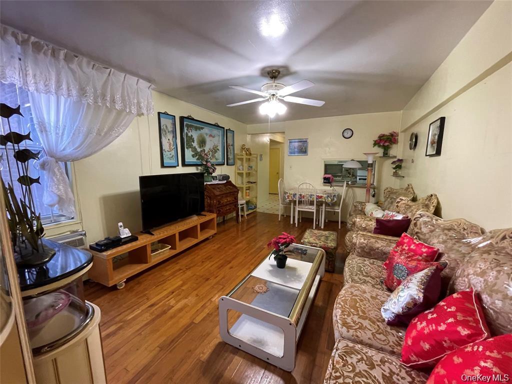 42-42 Colden Street, Unit B21 photo 5