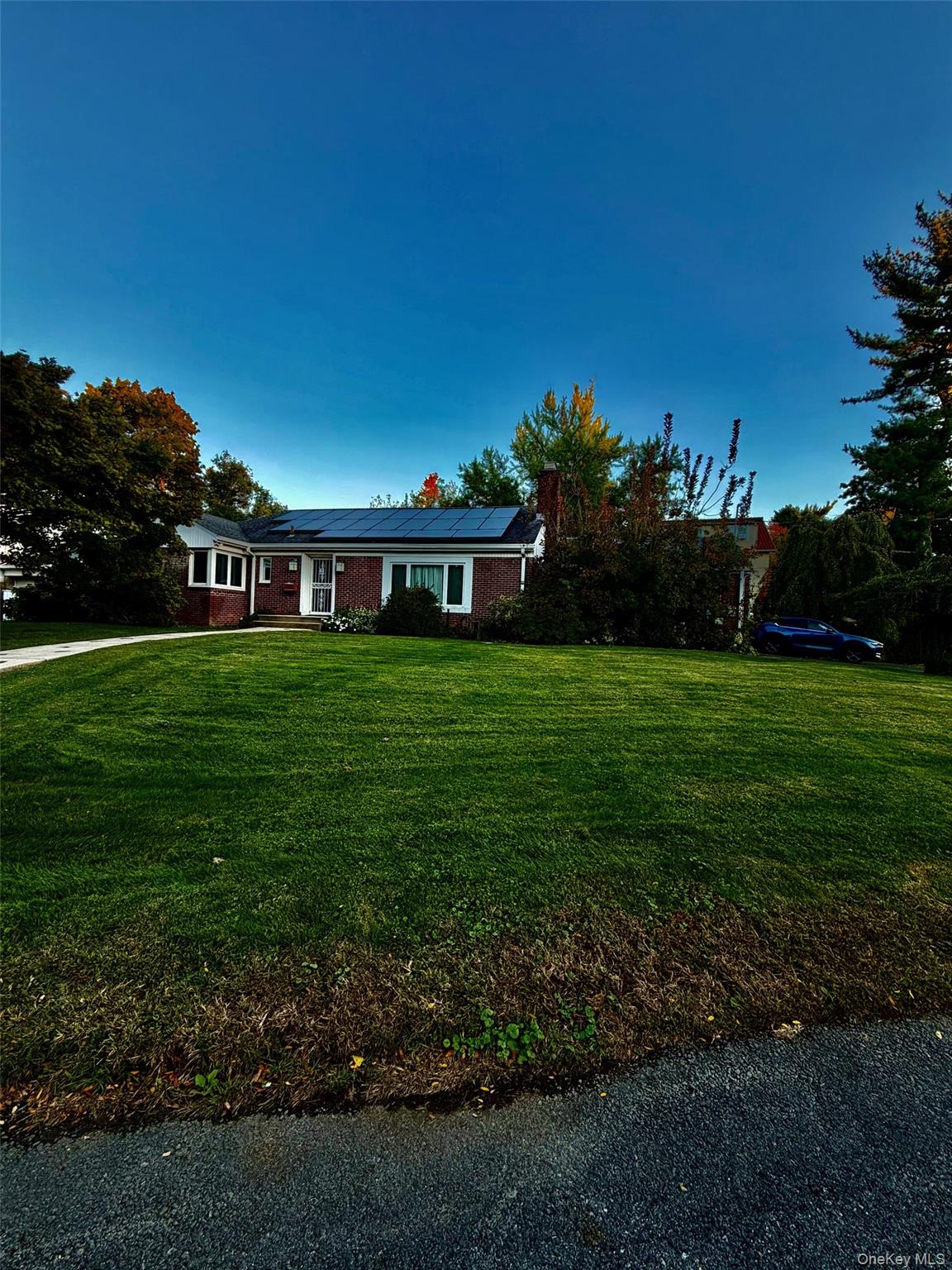 48 Disbrow Circle – For Sale photo 2