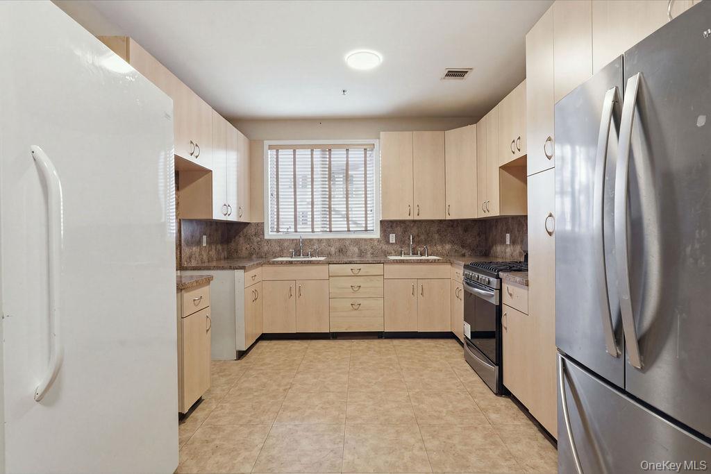 21 Dinev Road – For Sale photo 18