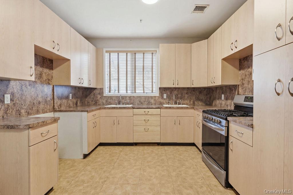 21 Dinev Road – For Sale photo 19