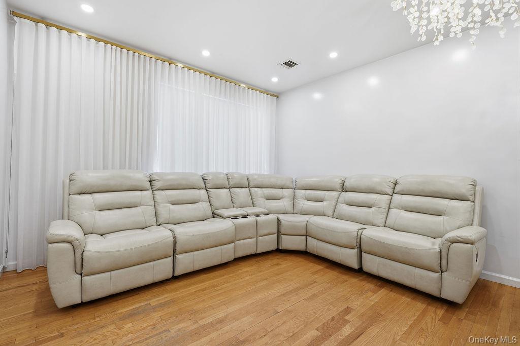 21 Dinev Road – For Sale photo 12
