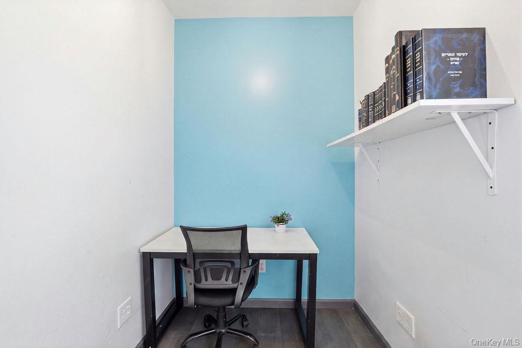 21 Dinev Road – For Sale photo 8