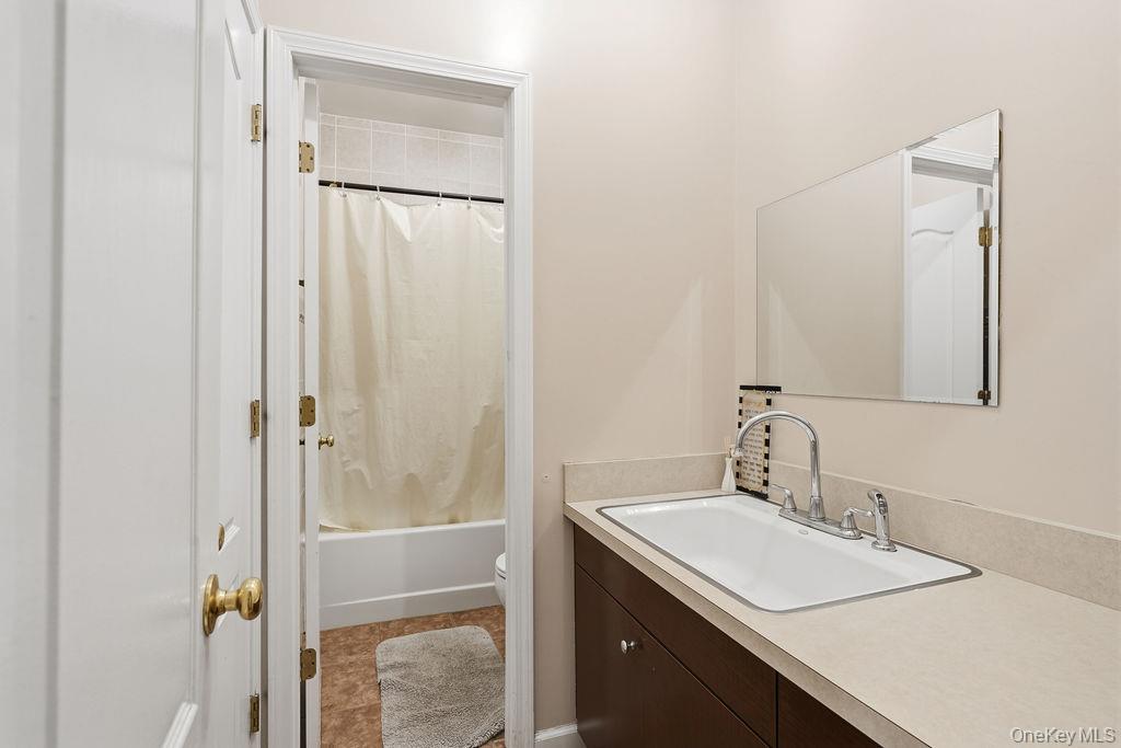 21 Dinev Road – For Sale photo 28