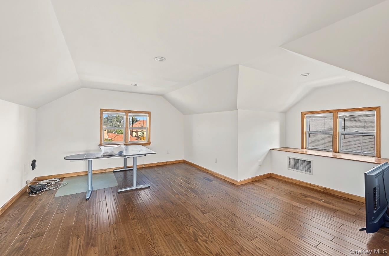 30 North Drive – For Sale photo 25