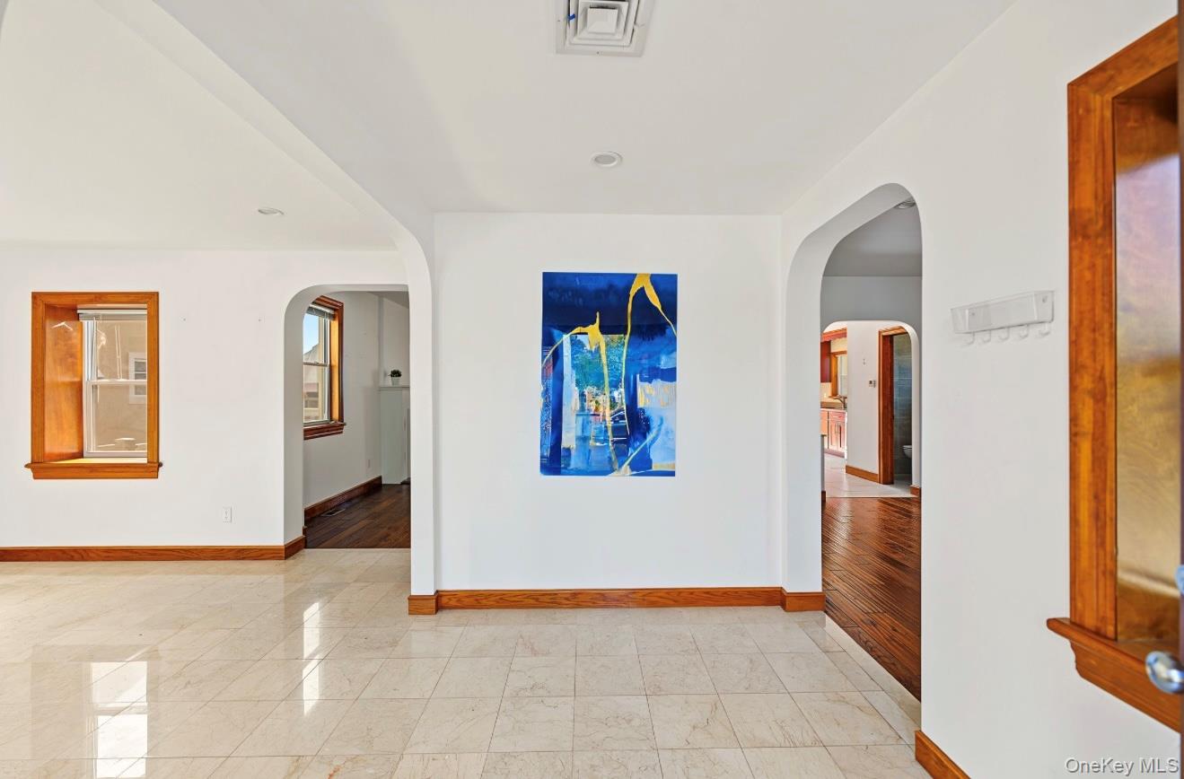 30 North Drive – For Sale photo 8