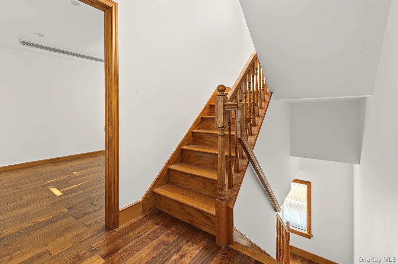30 North Drive – For Sale photo 24