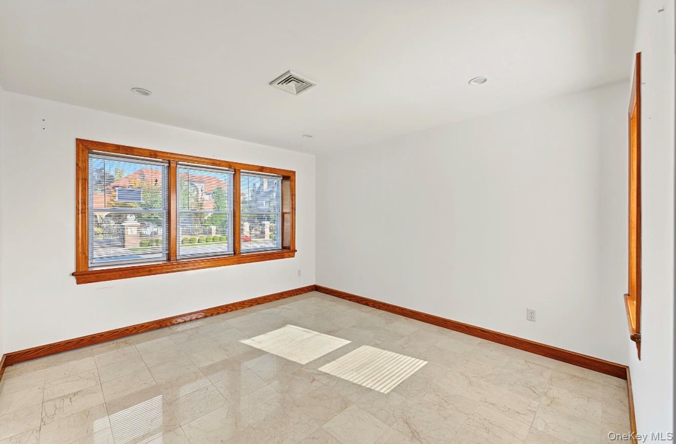 30 North Drive – For Sale photo 13