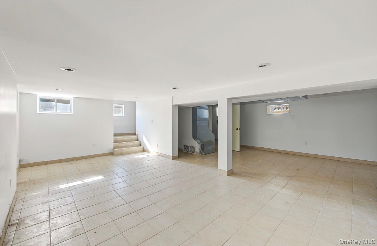 30 North Drive – For Sale photo 28