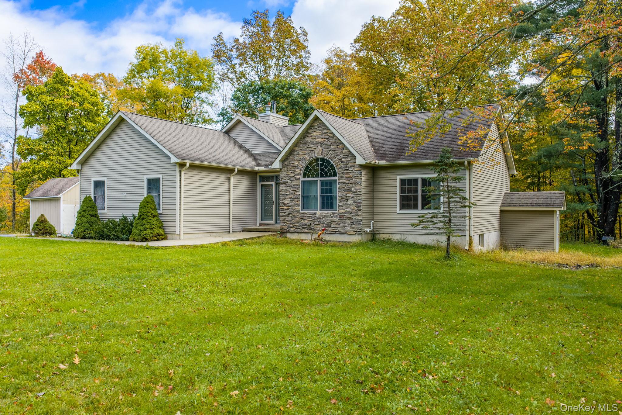 576 Burlingham Road – For Sale photo 2