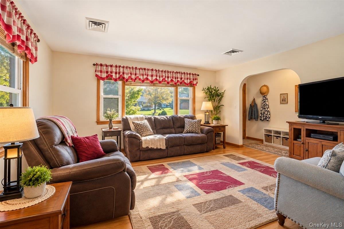8 Mark Street – For Sale photo 5