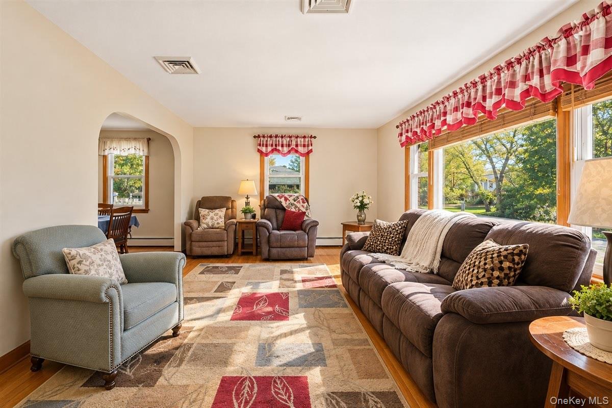 8 Mark Street – For Sale photo 4
