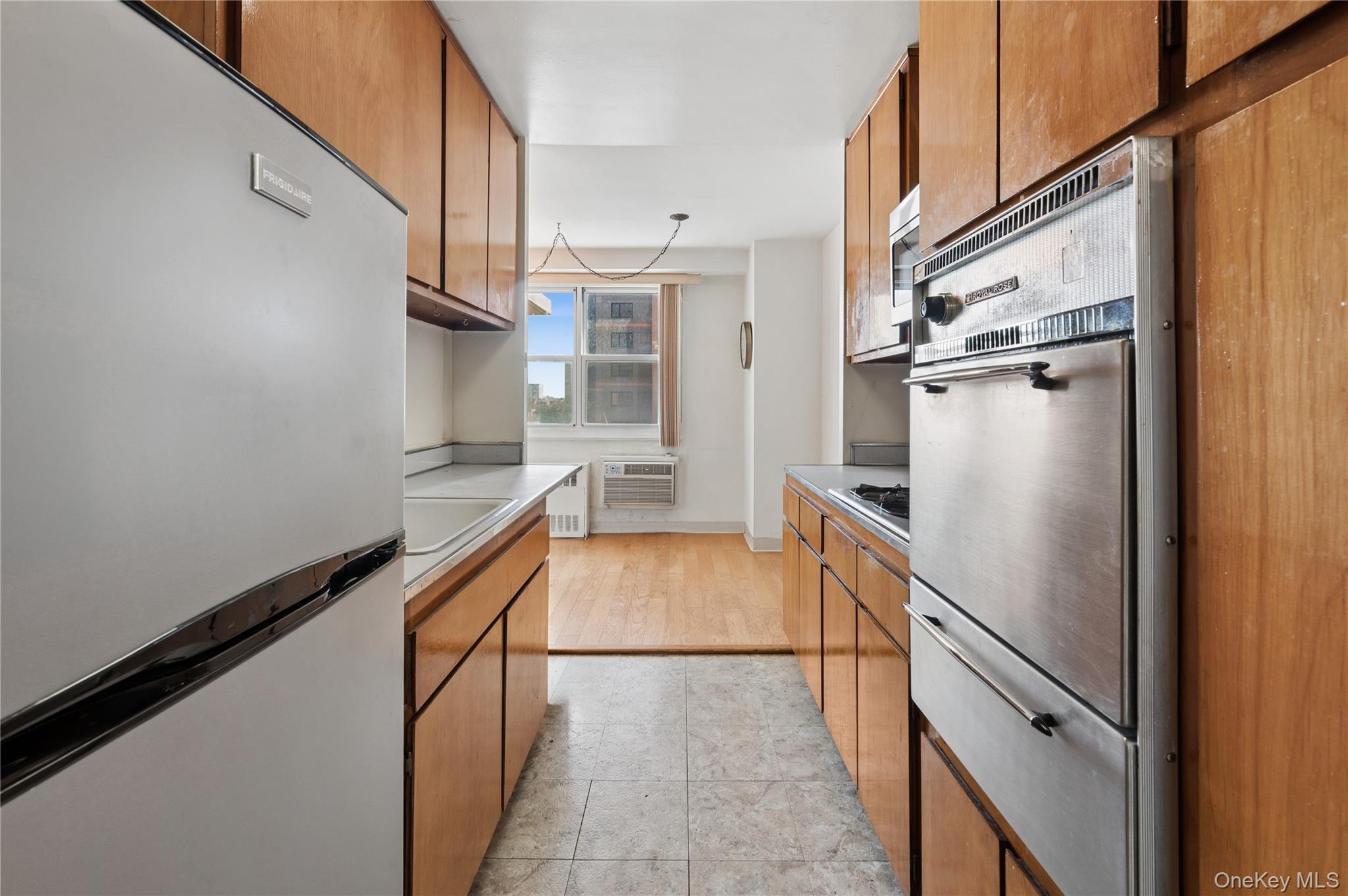 880 Boynton Avenue, Unit 9A photo 6