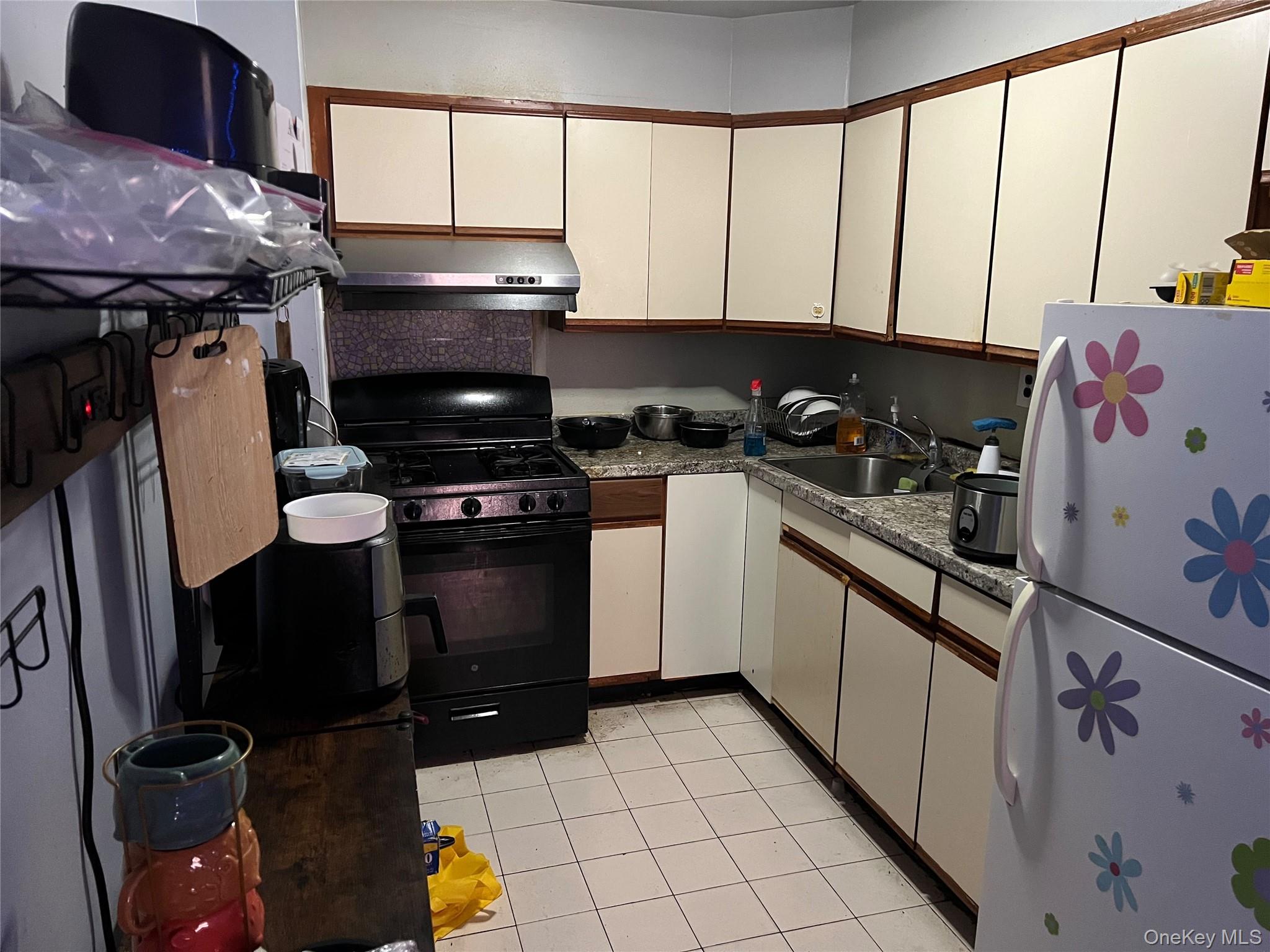69-16 38 Avenue, Unit 3 photo 2