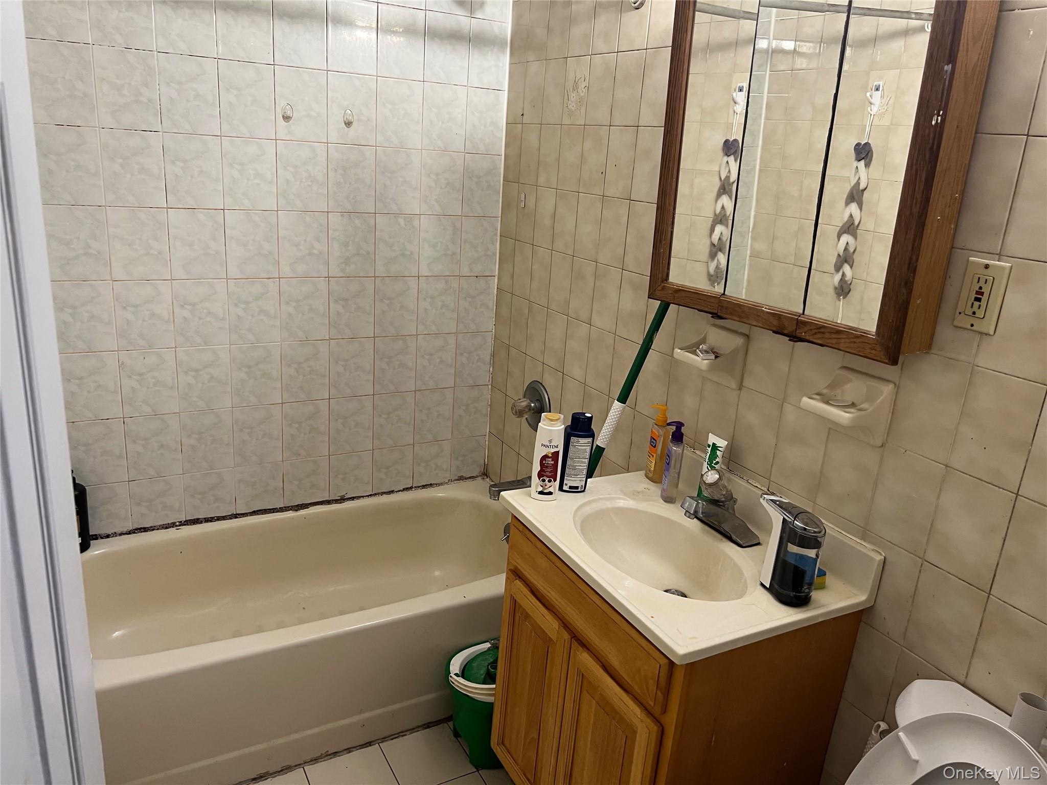 69-16 38 Avenue, Unit 3 photo 3