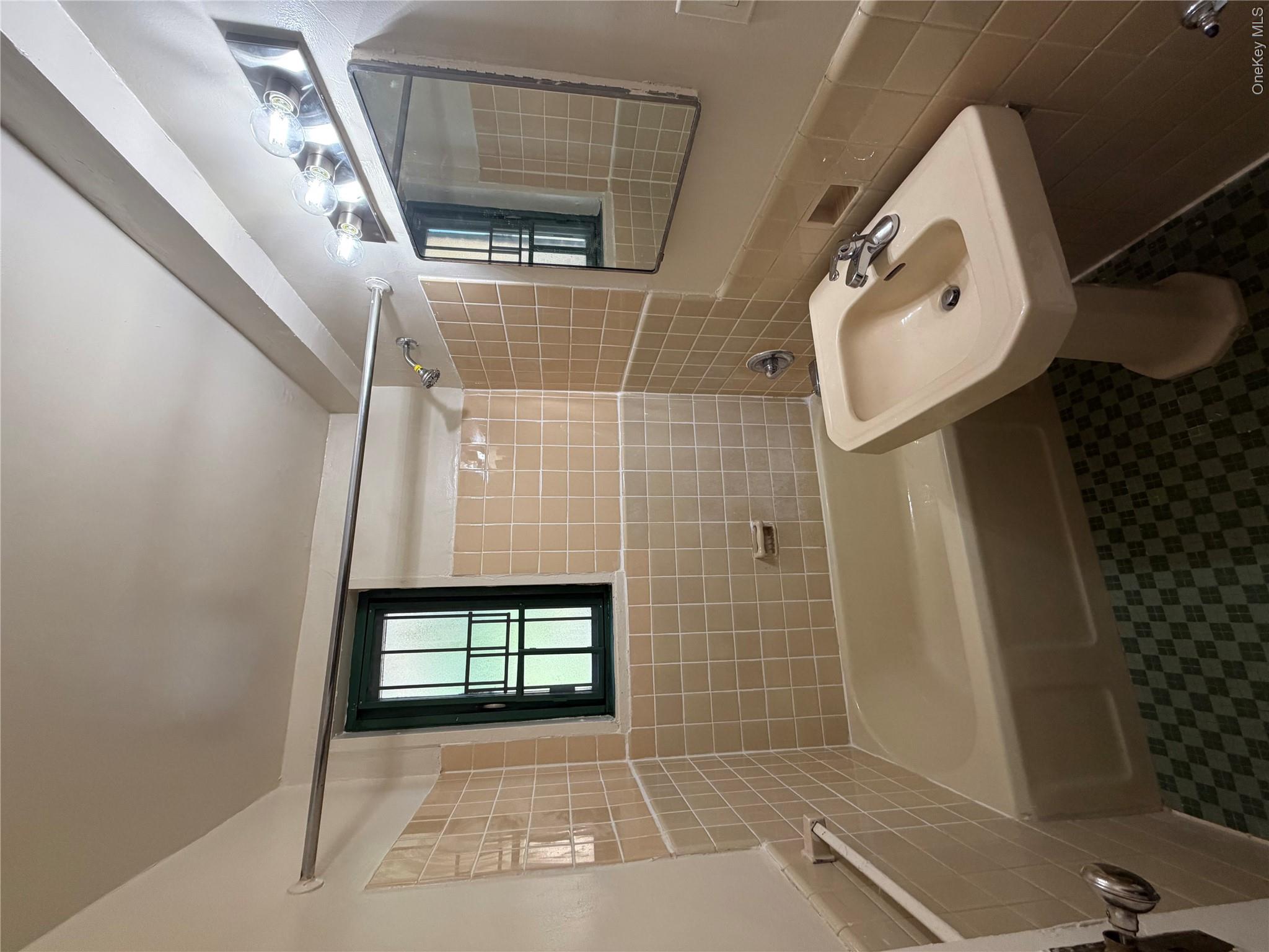 1595 Metropolitan Avenue, Unit 3B photo 3