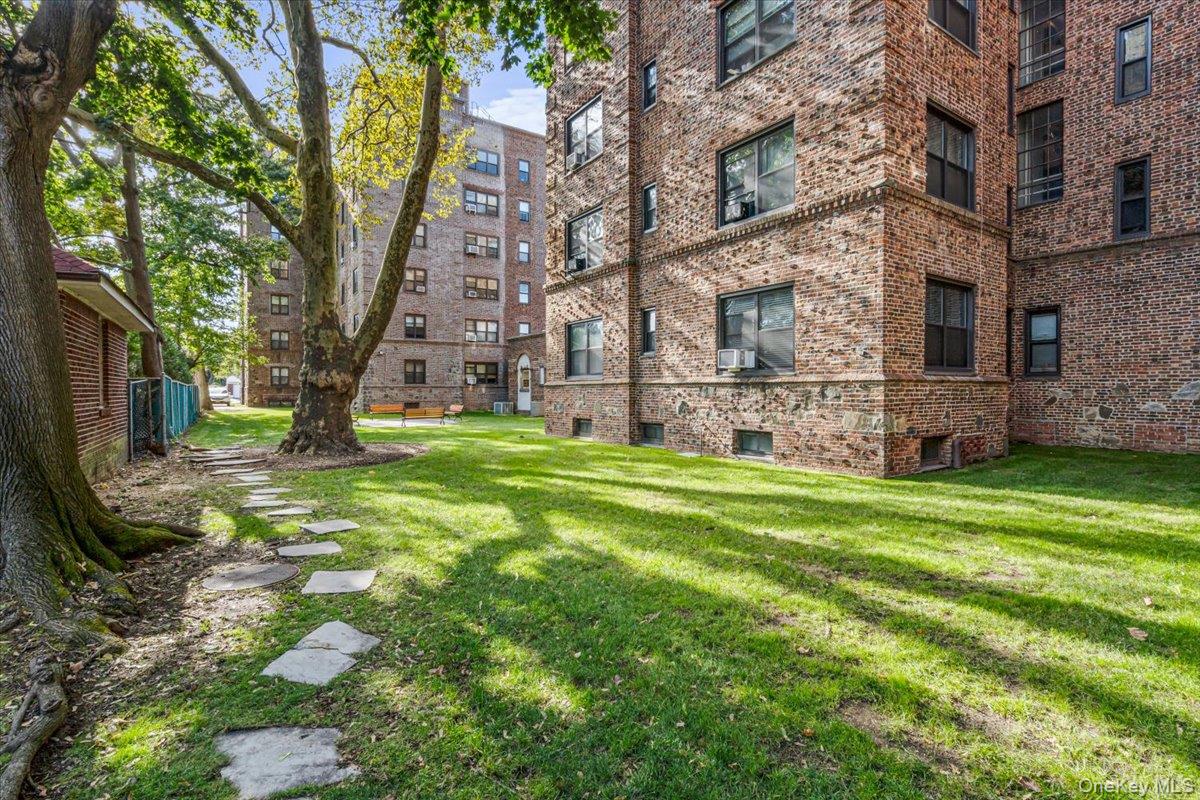 141 Woodmere Boulevard, Unit 3C photo 10