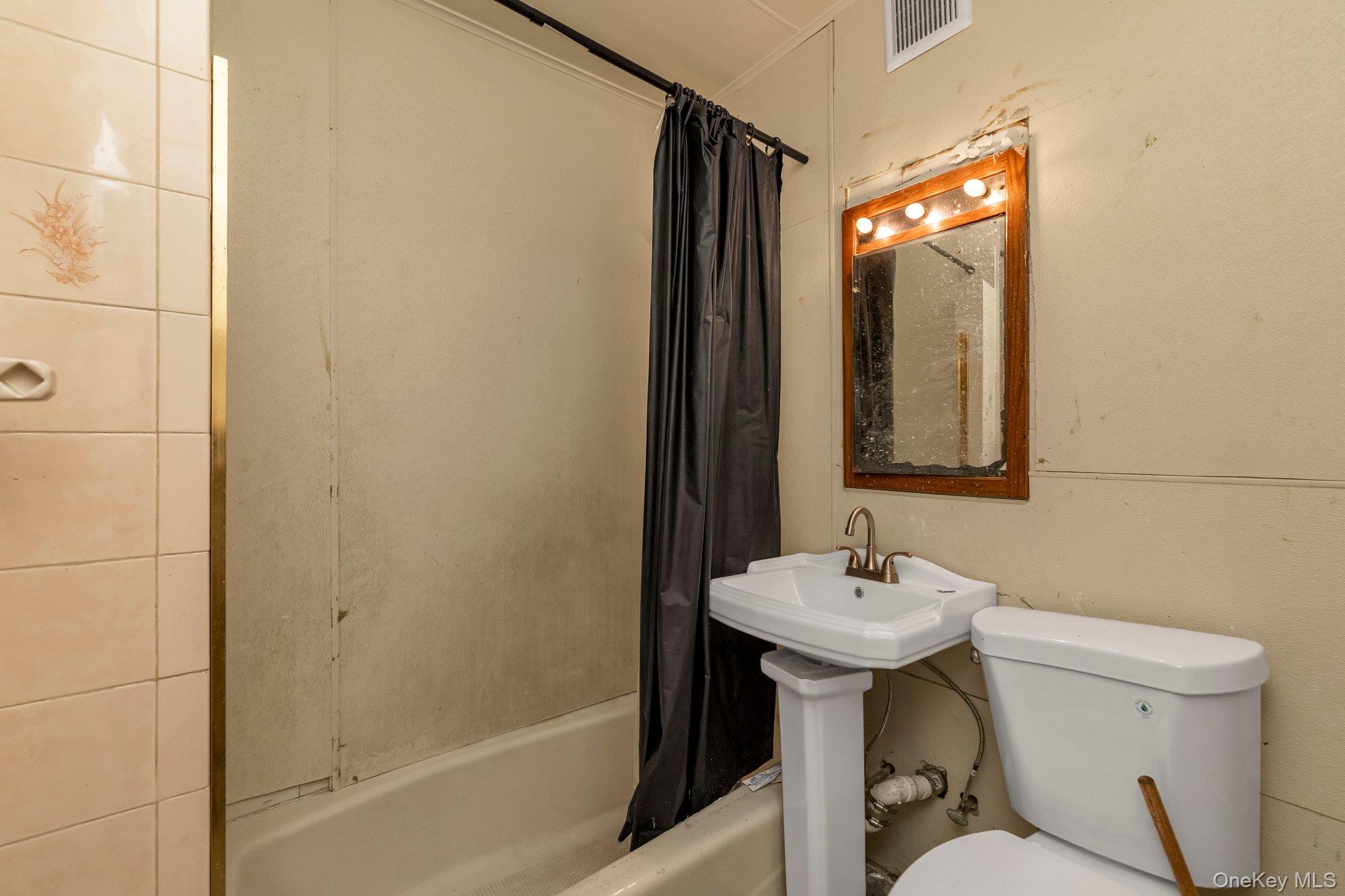 60 E Market Street – For Sale photo 15