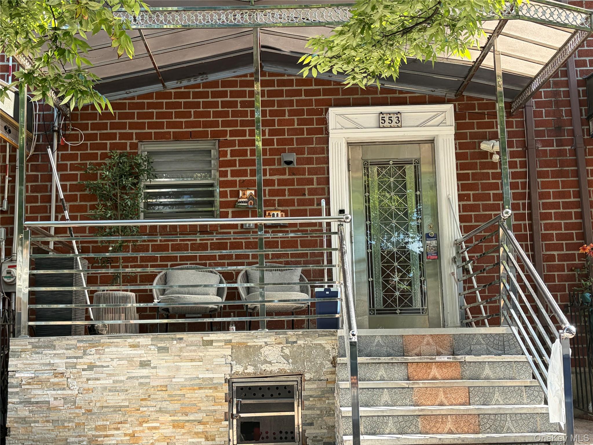 553 Hendrix – For Sale photo 2