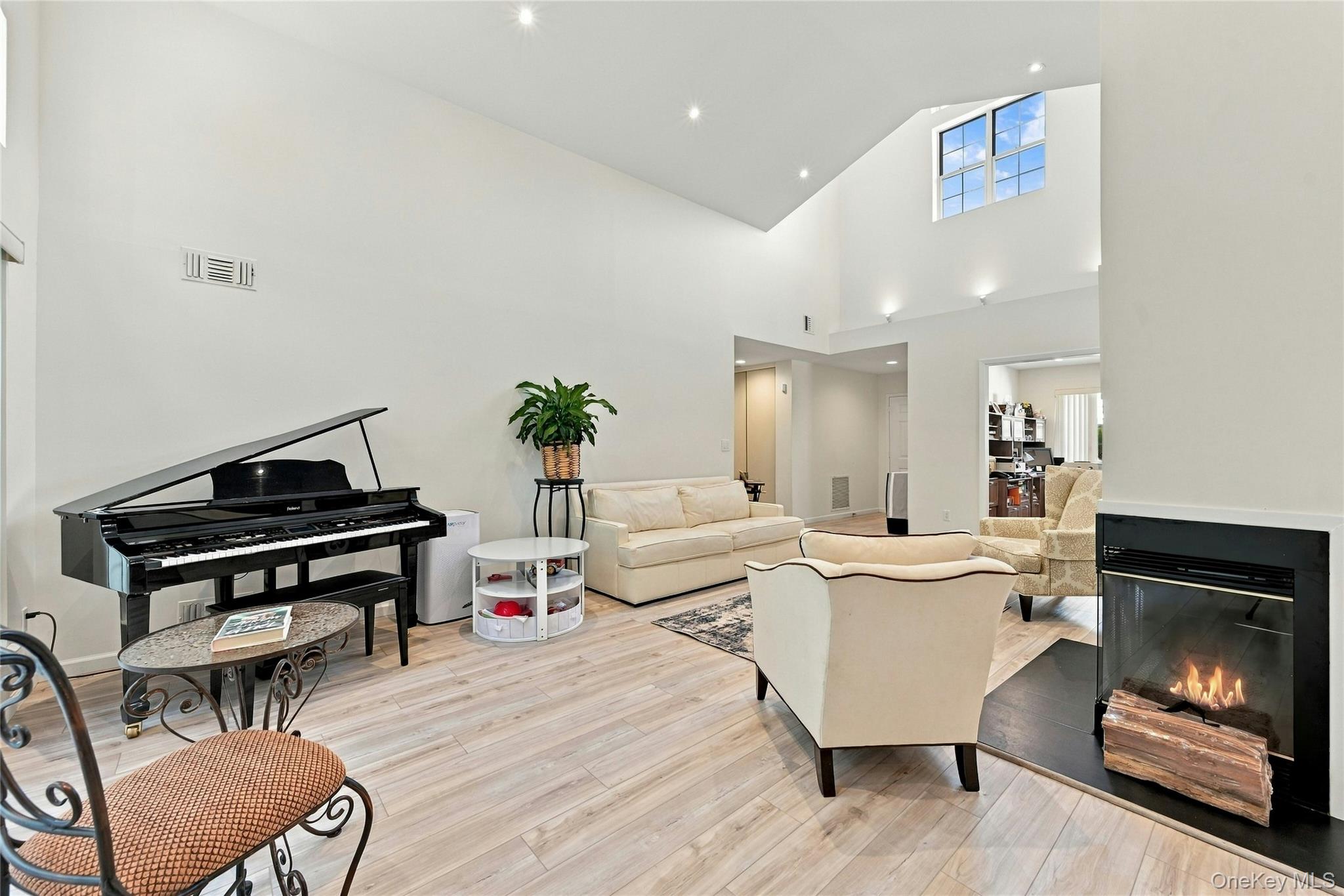 23 Saddlebrook Court – For Sale photo 3