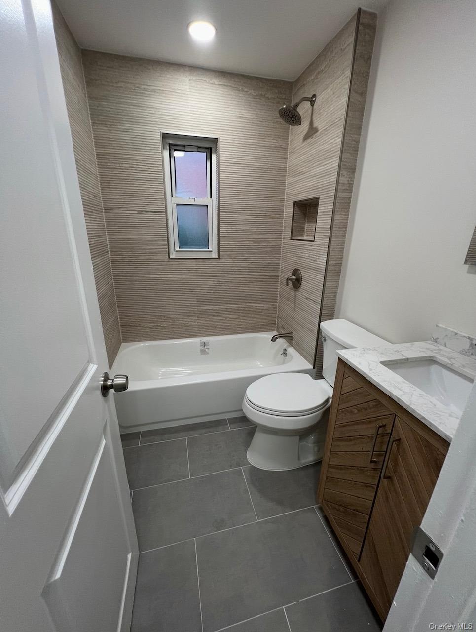 3227 Bruckner Boulevard, Unit Floor 1 photo 2