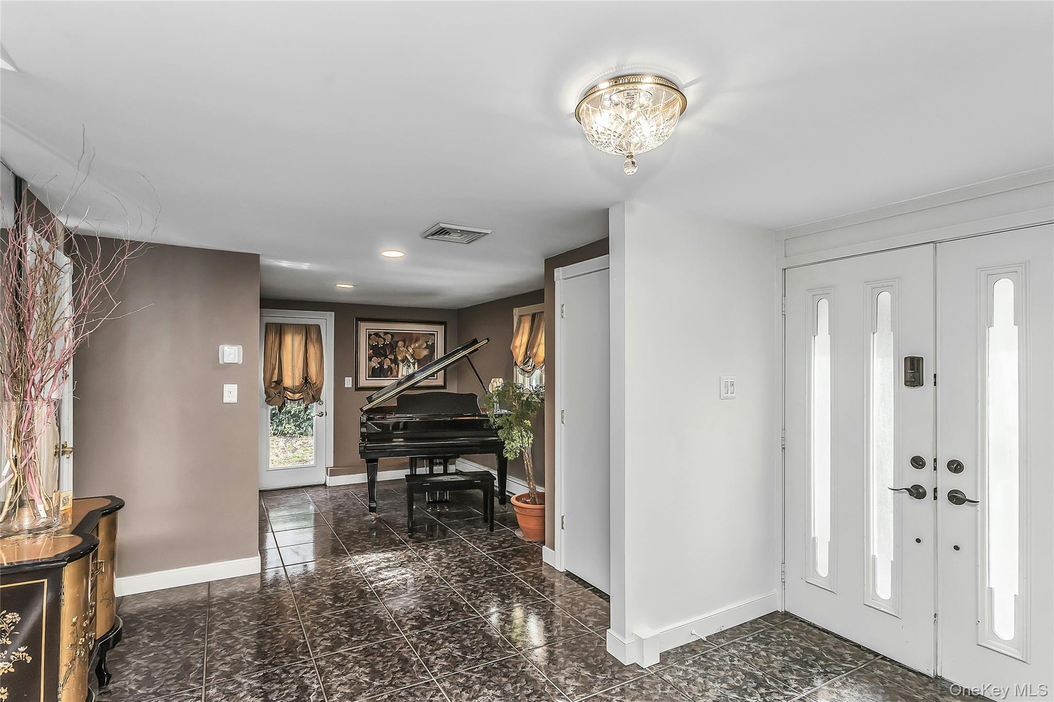 25 Lesley Lane – For Sale photo 12