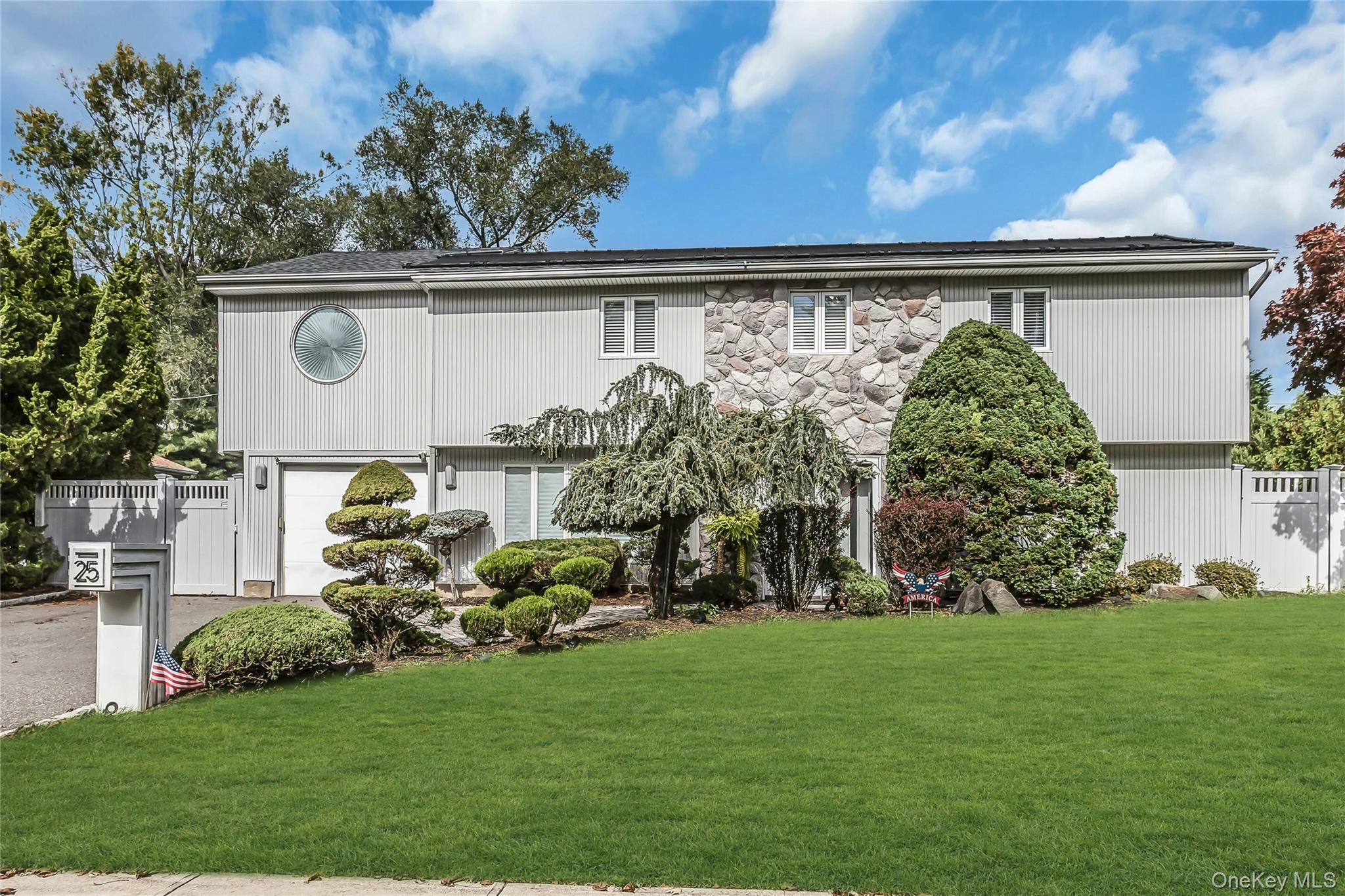 25 Lesley Lane – For Sale