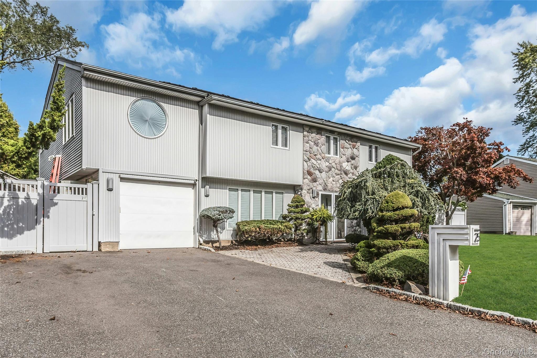 25 Lesley Lane – For Sale photo 3