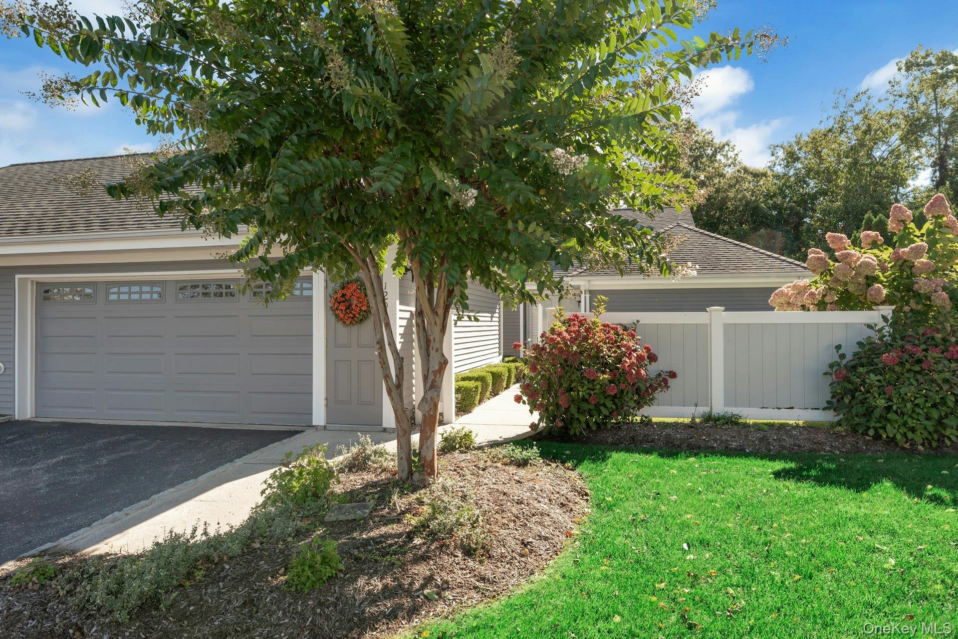 129 Captains Court – For Sale photo 2