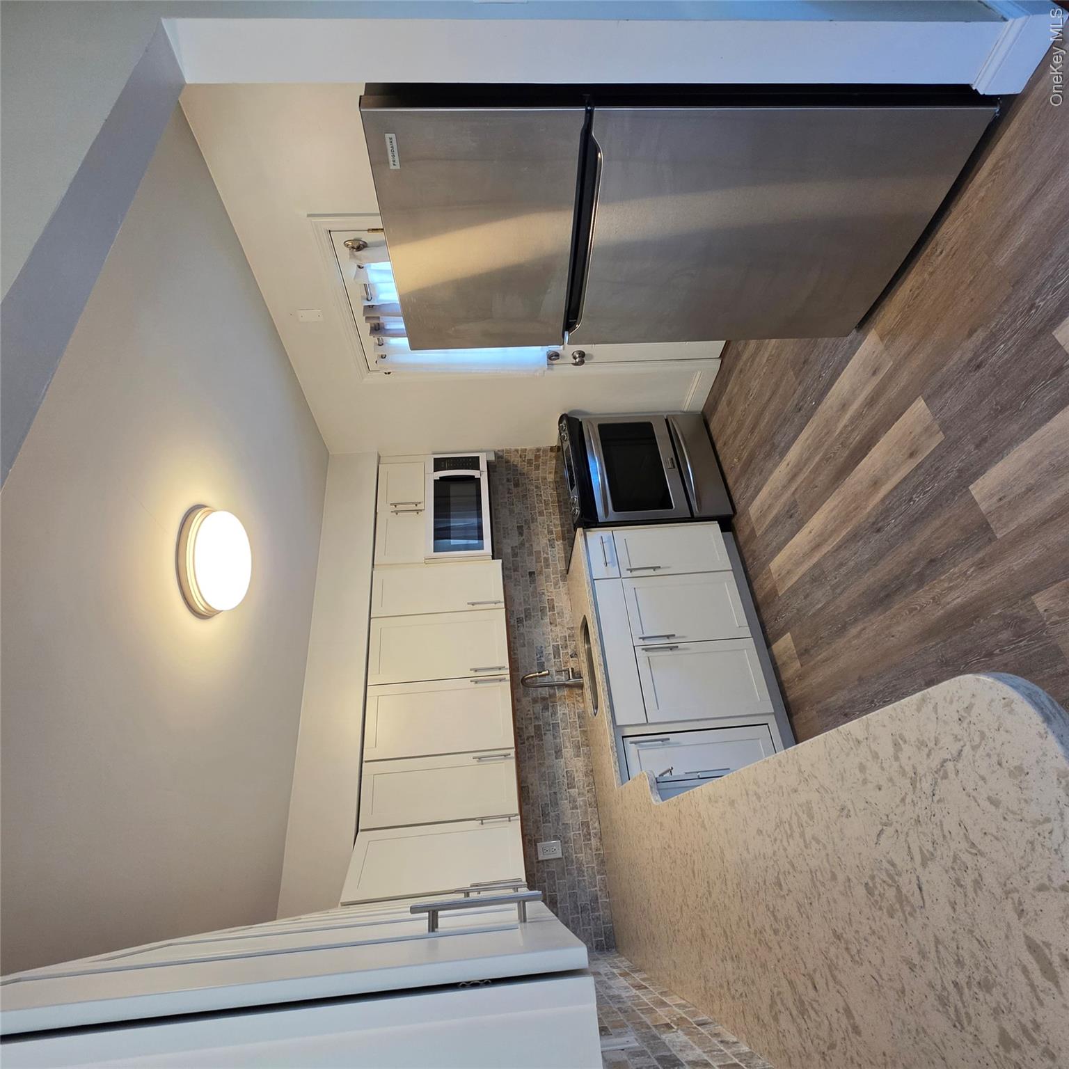 882 Leeds Court – For Rent photo 4
