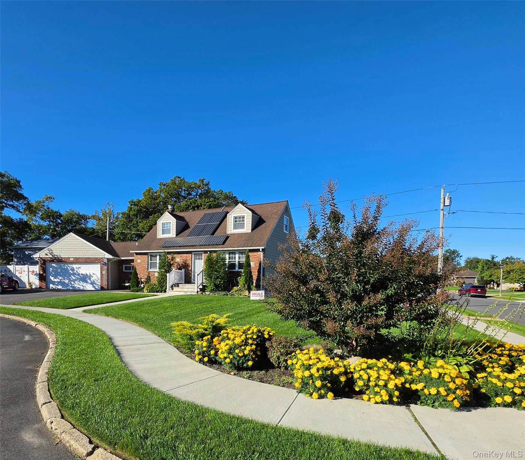 882 Leeds Court – For Rent photo 2