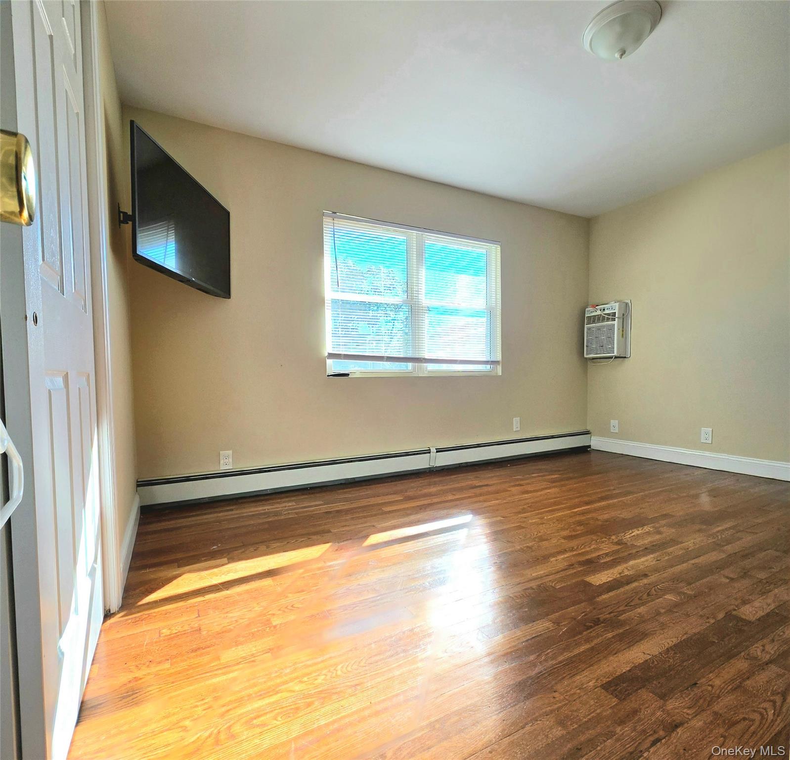 882 Leeds Court – For Rent photo 12