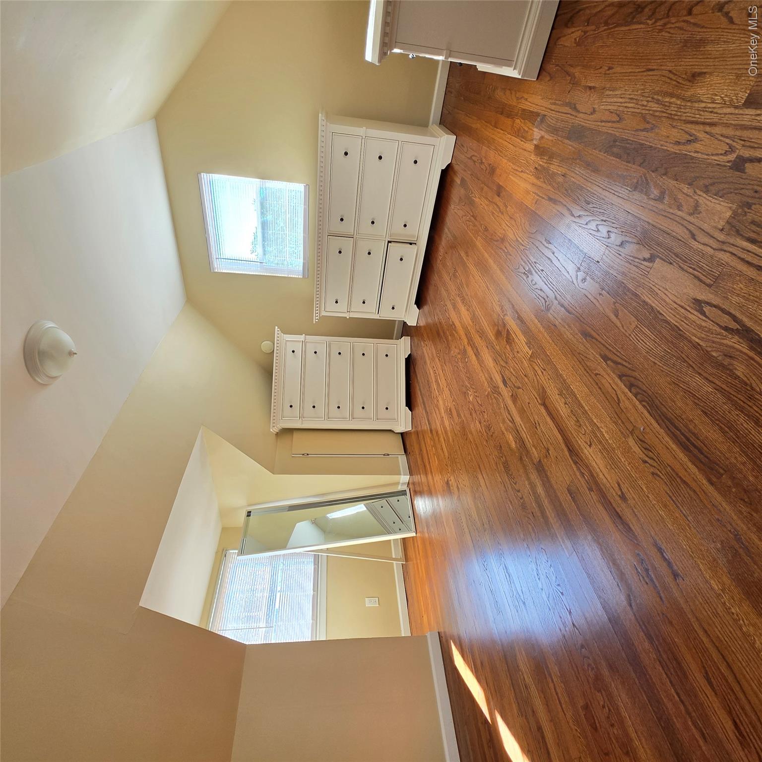 882 Leeds Court – For Rent photo 8