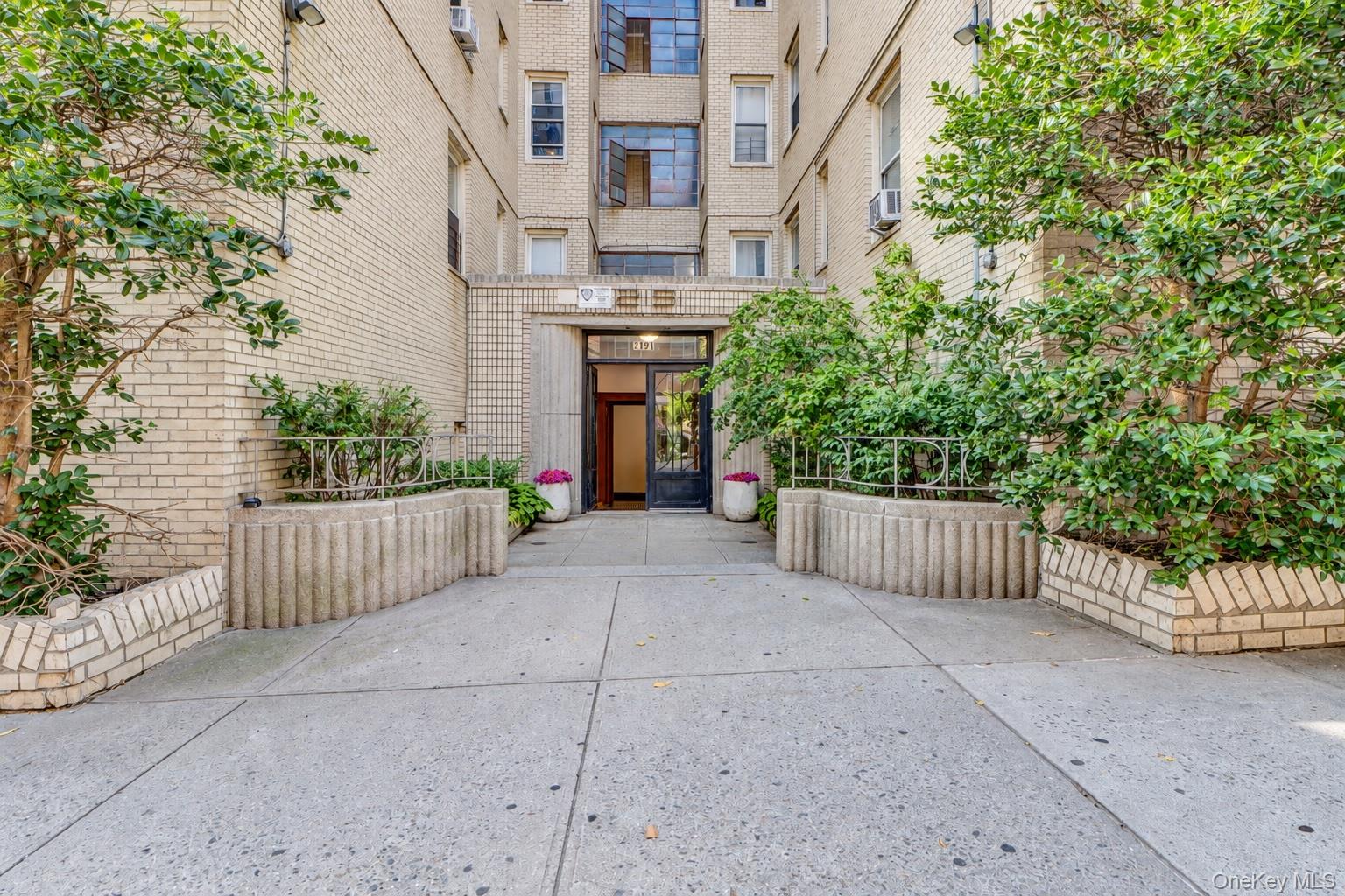2191 Bolton Street, Unit 4H photo 24