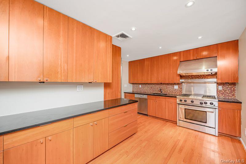 19 Strawberry Lane – For Sale photo 8