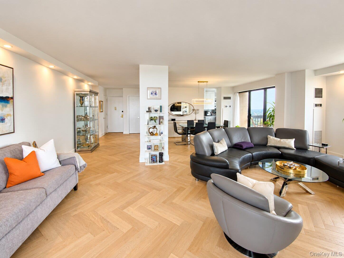 27110 Grand Central Parkway, Unit 31N photo 5