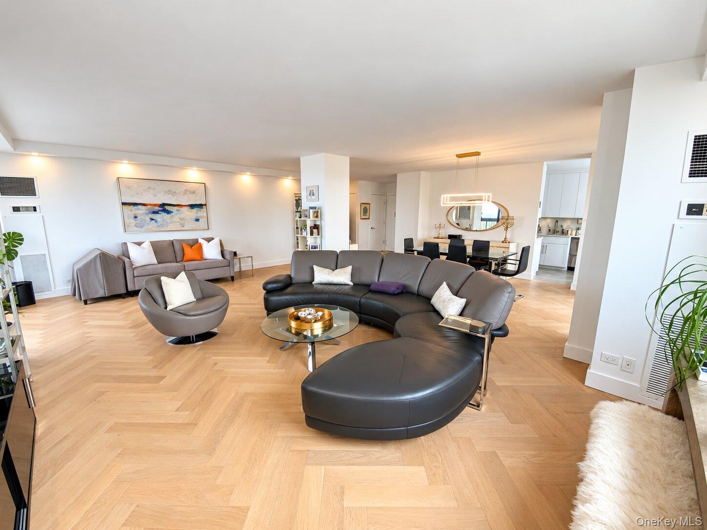 27110 Grand Central Parkway, Unit 31N photo 6