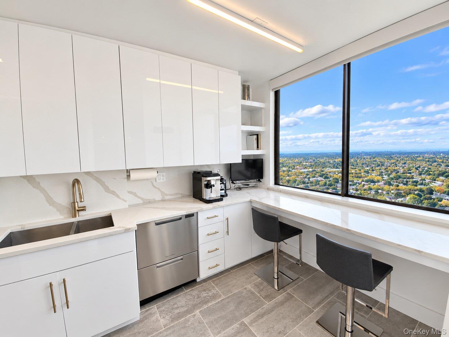 27110 Grand Central Parkway, Unit 31N photo 10