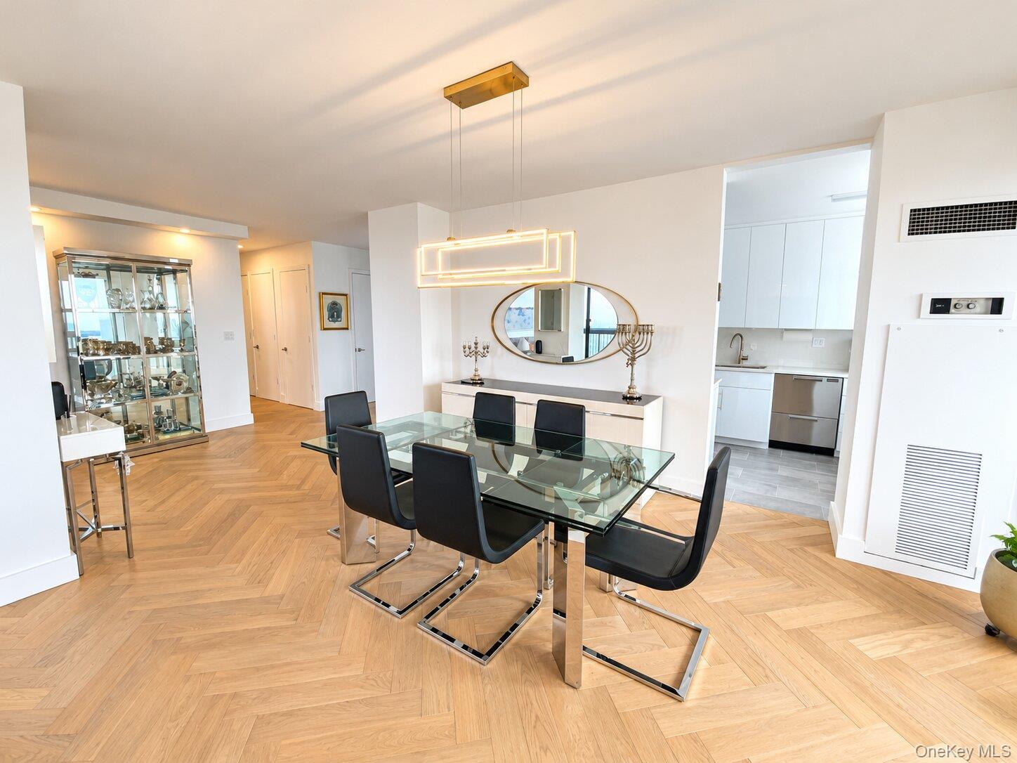27110 Grand Central Parkway, Unit 31N photo 7