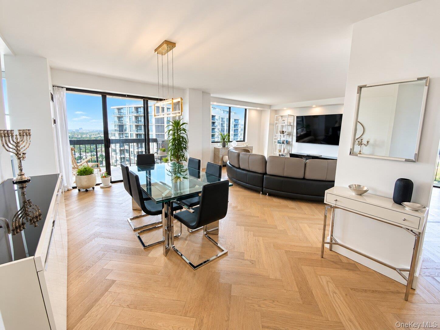 27110 Grand Central Parkway, Unit 31N photo 2