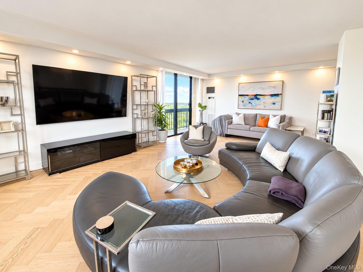 27110 Grand Central Parkway, Unit 31N photo 4