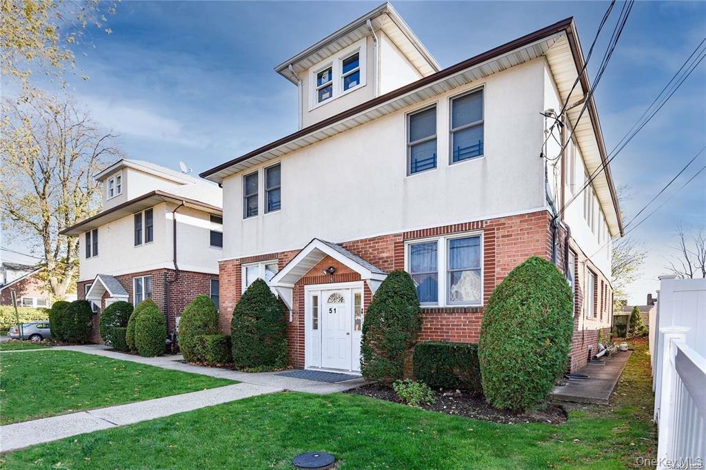51 Thorman Avenue, Unit 2R photo 2