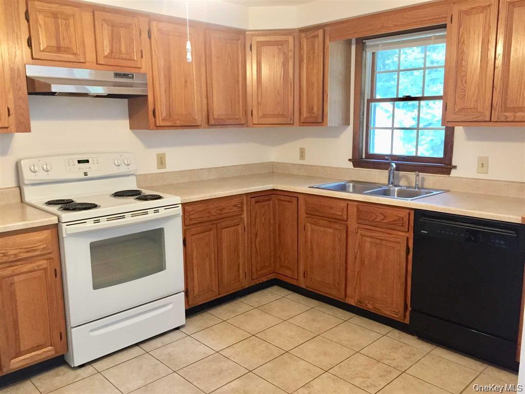 32 VAN KLEECK Avenue – For Rent photo 4