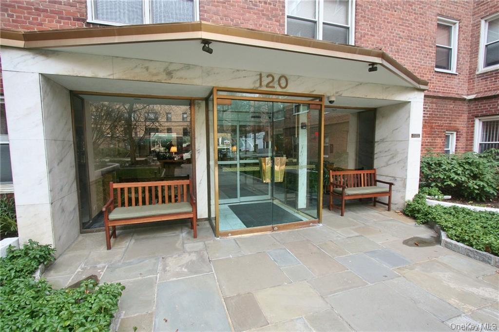 120 E Hartsdale Avenue, Unit 1C