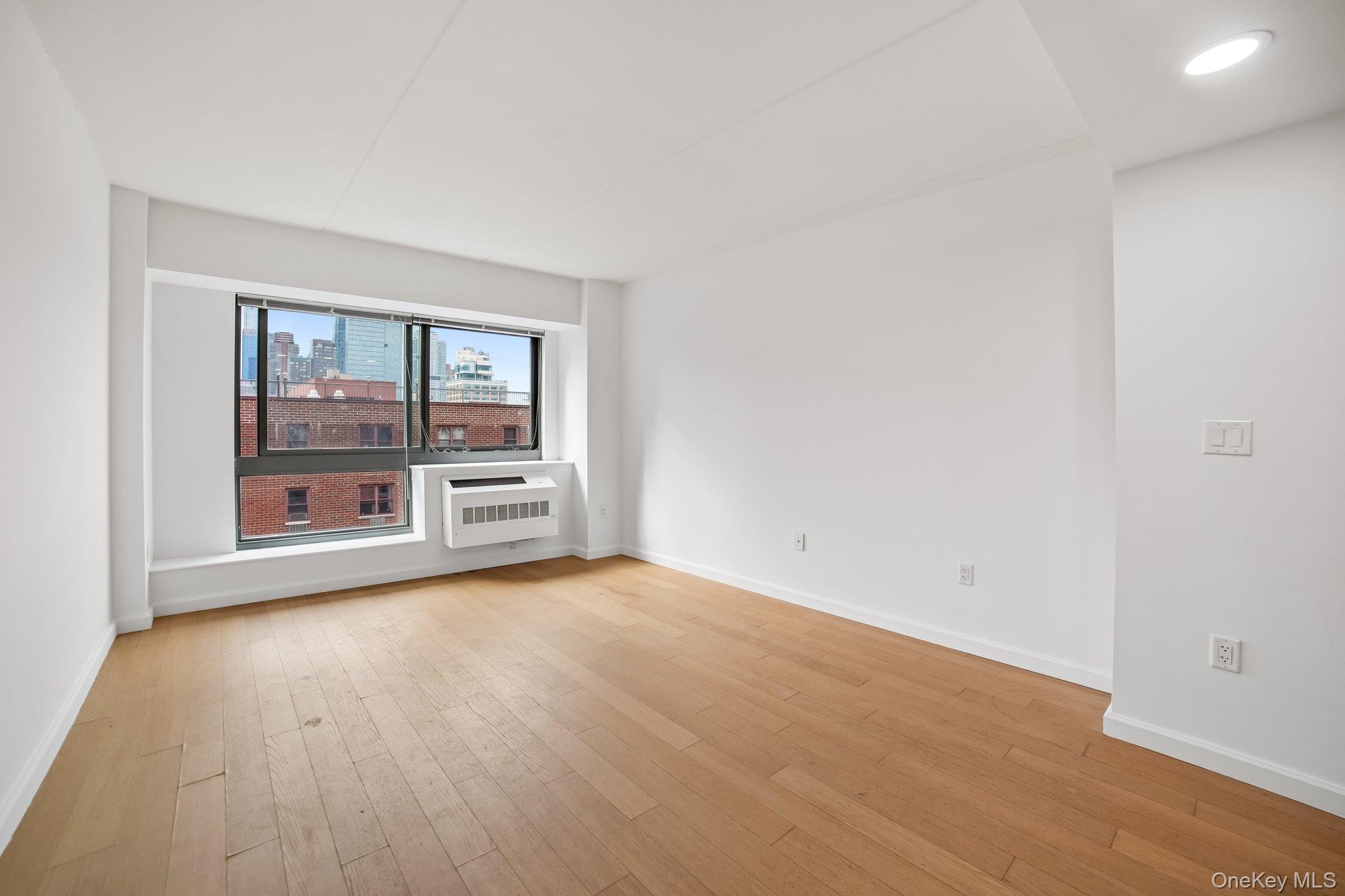 535 W 52nd Street, Unit 8D photo 4