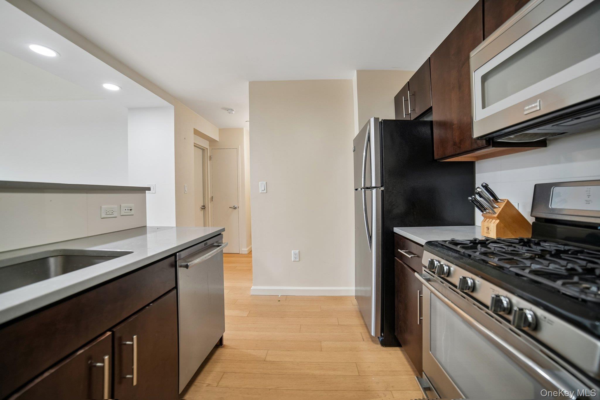 535 W 52nd Street, Unit 8D photo 7