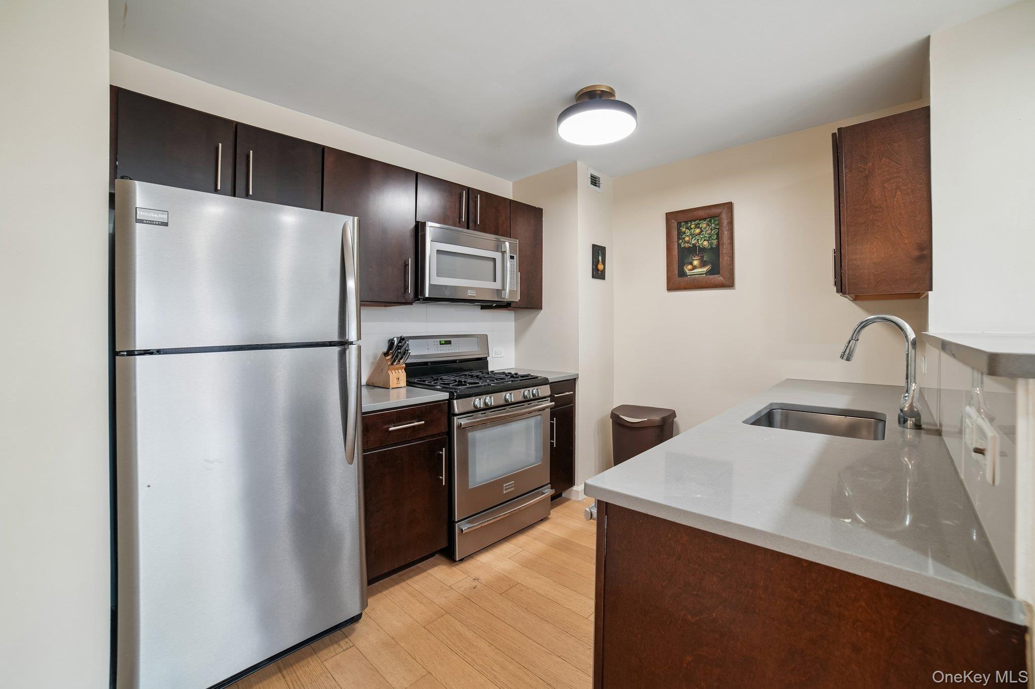535 W 52nd Street, Unit 8D photo 6