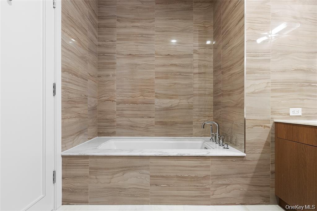 100 Garvies Point Road, Unit 1304 photo 14